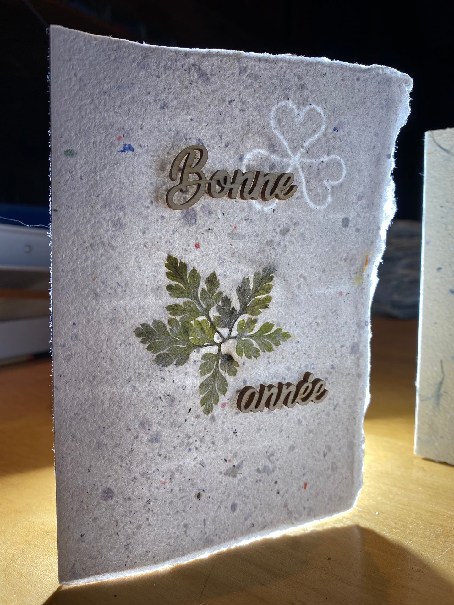 Carte A6 avec texte en bois (Bonne année)