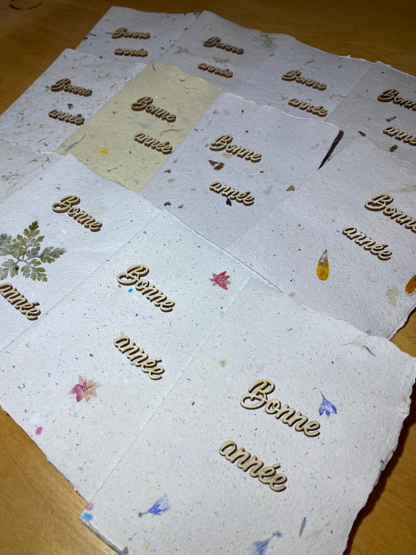 Carte A6 avec texte en bois (Bonne année)