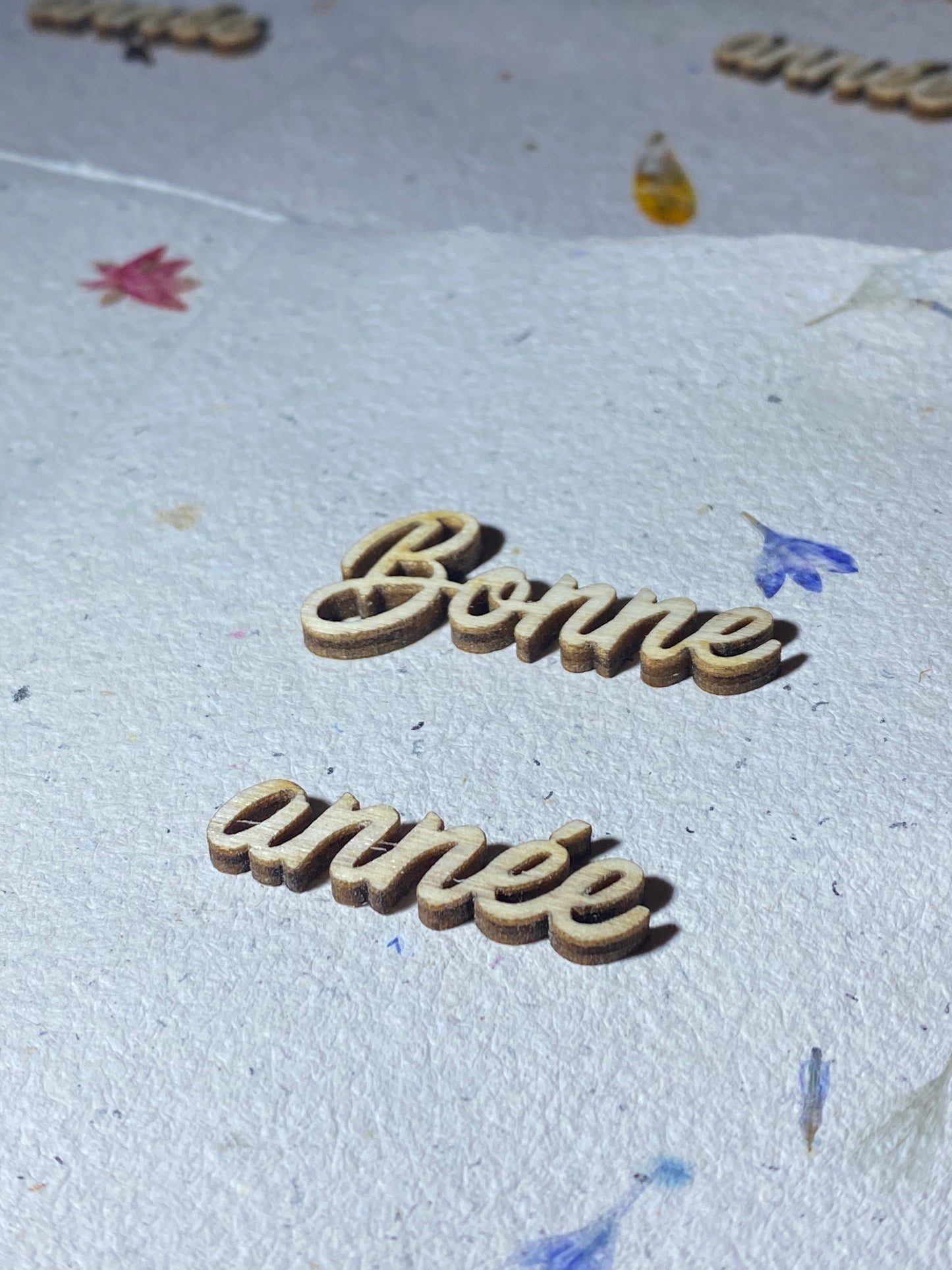 Carte A6 avec texte en bois (Bonne année)