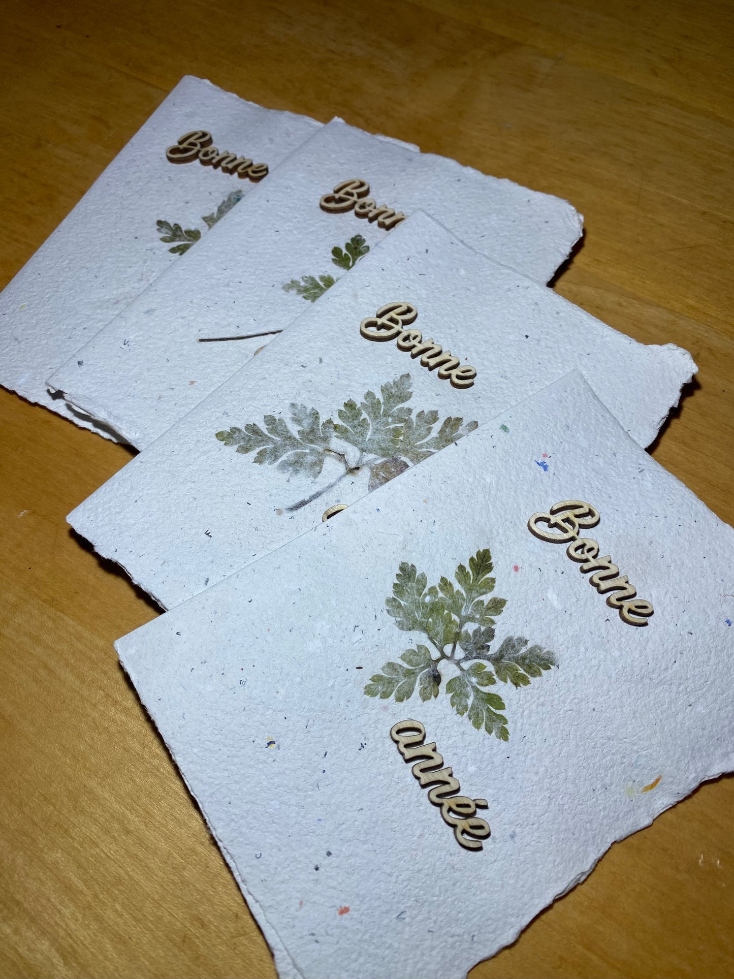 Carte A6 avec texte en bois (Bonne année)