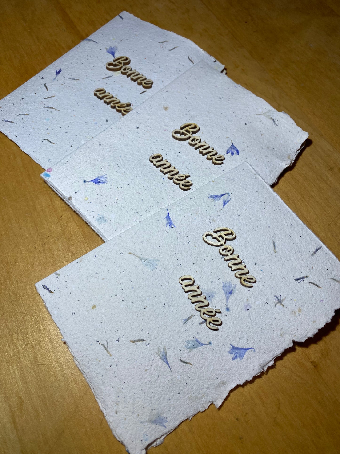 Carte A6 avec texte en bois (Bonne année)