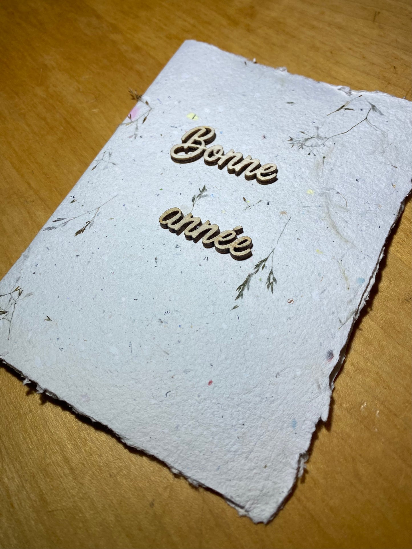 Carte A6 avec texte en bois (Bonne année)