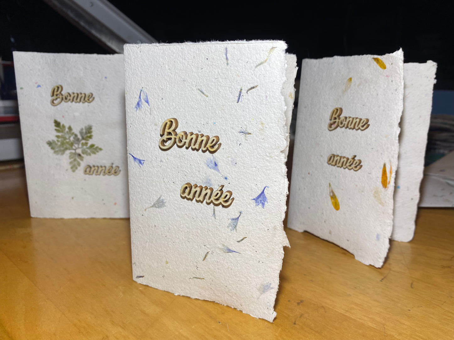 Carte A6 avec texte en bois (Bonne année)