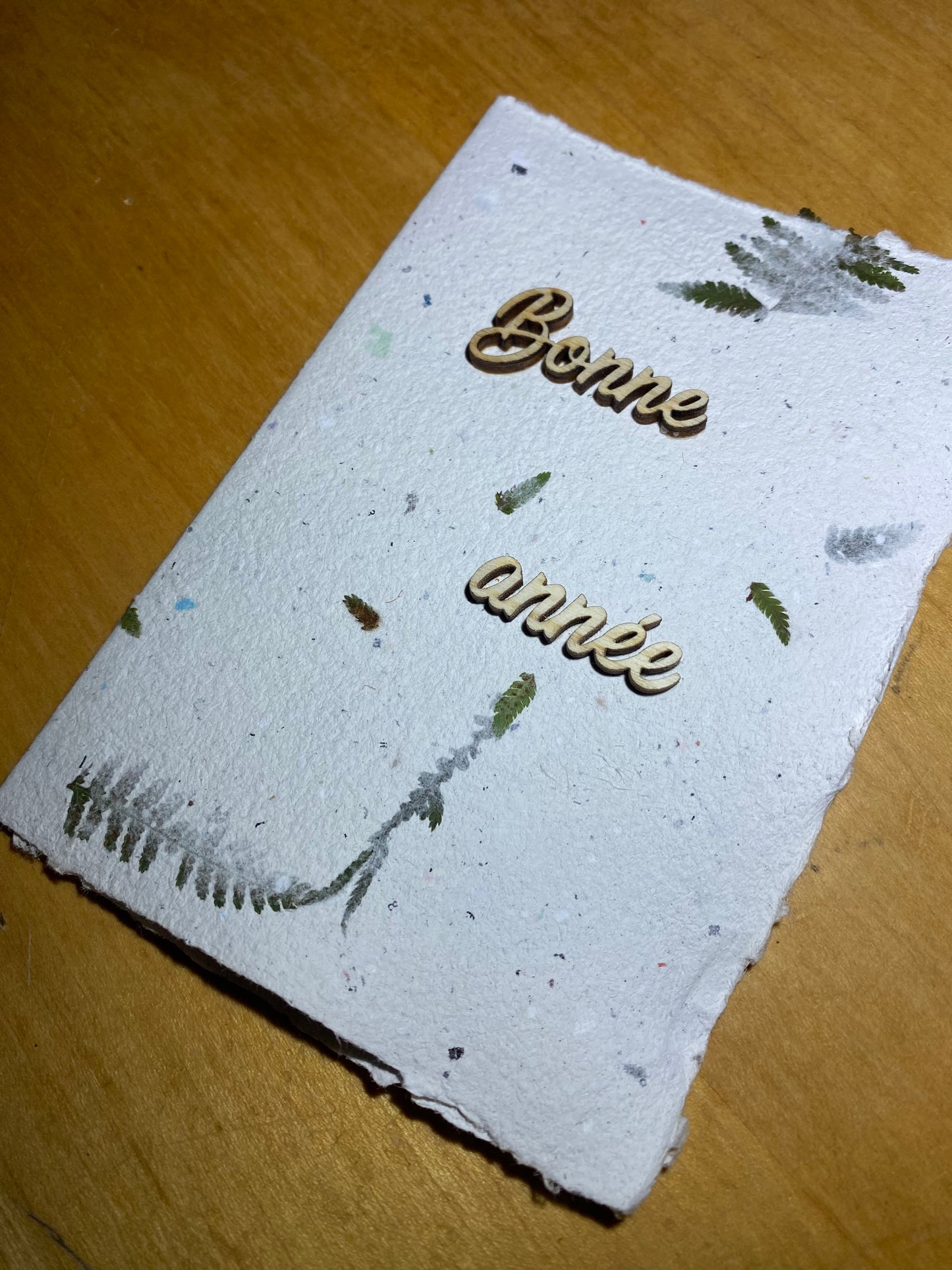 Carte A6 avec texte en bois (Bonne année)