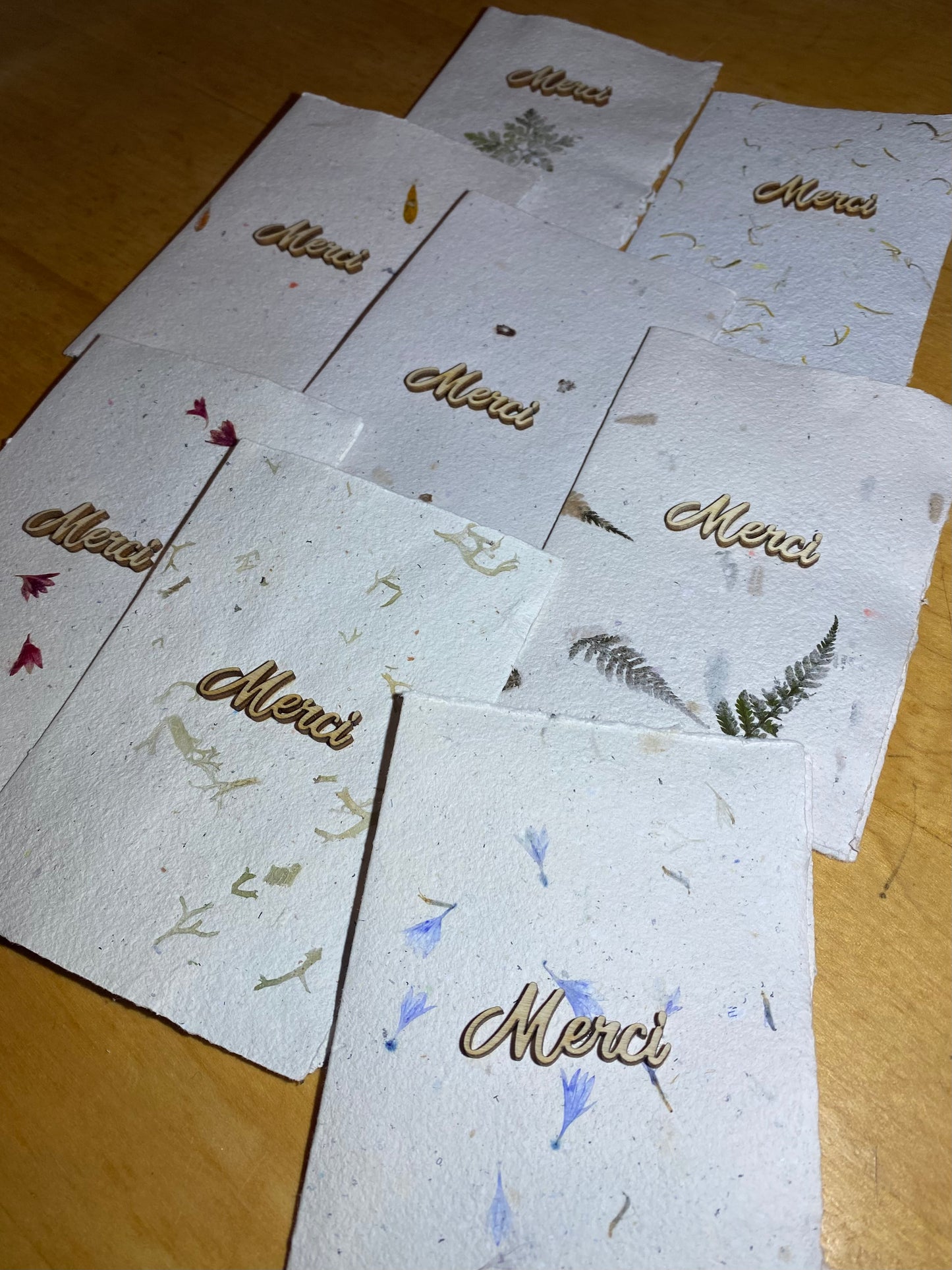 Carte A6 avec texte en bois (Merci)