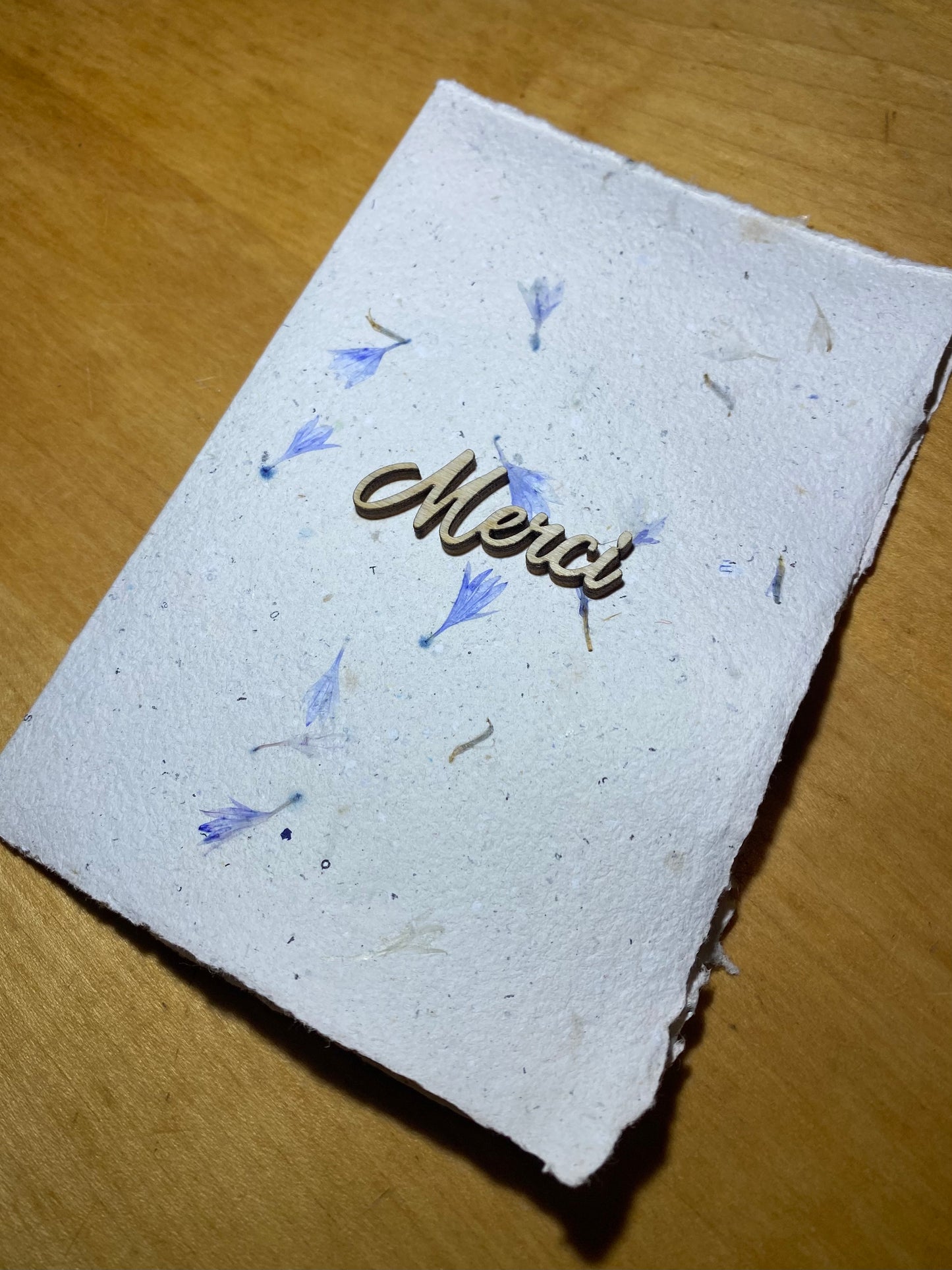 Carte A6 avec texte en bois (Merci)