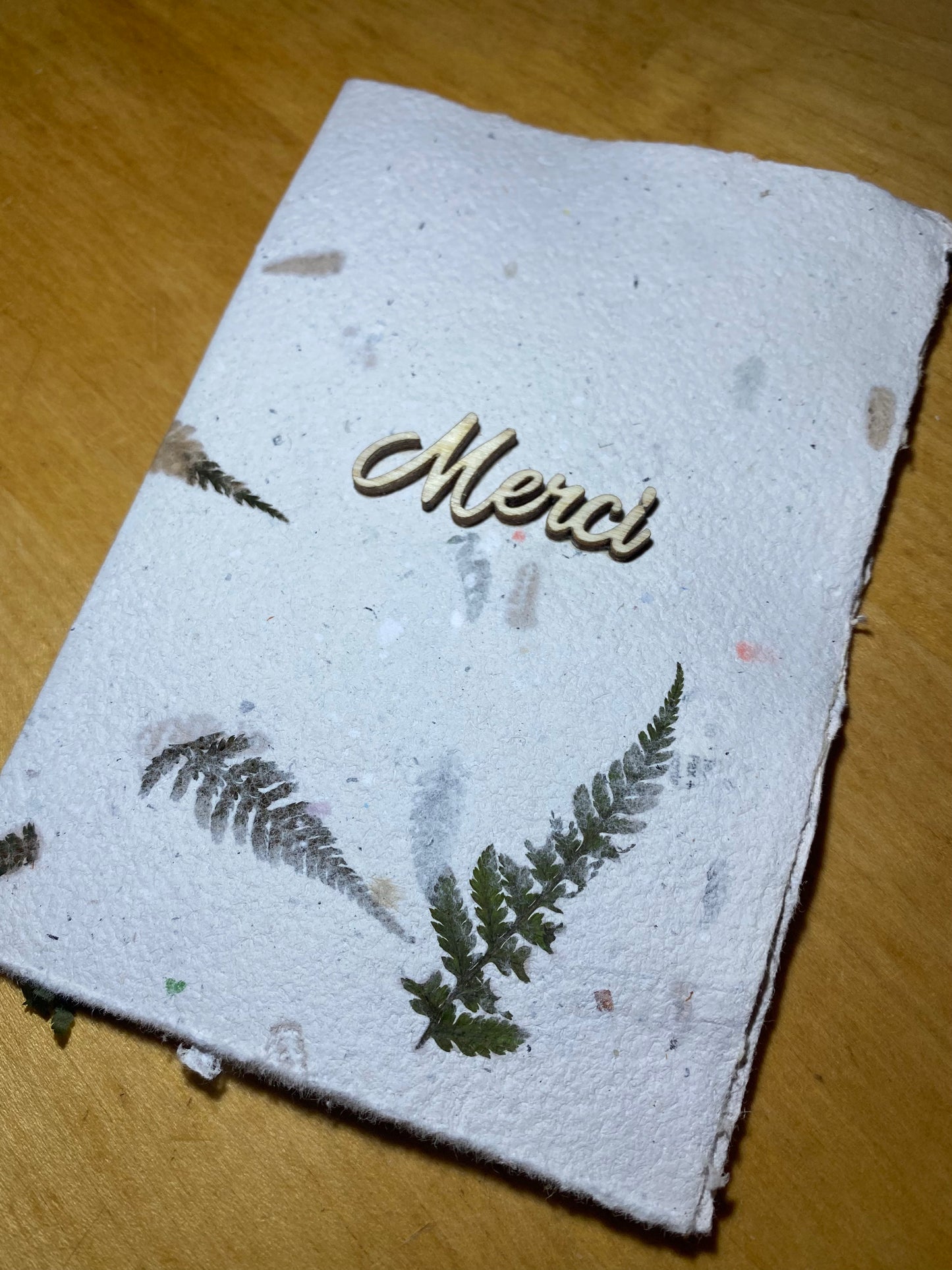 Carte A6 avec texte en bois (Merci)