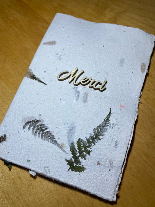 Carte A6 avec texte en bois (Merci)