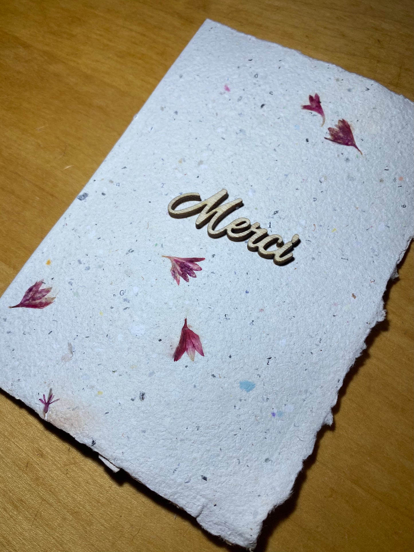 Carte A6 avec texte en bois (Merci)