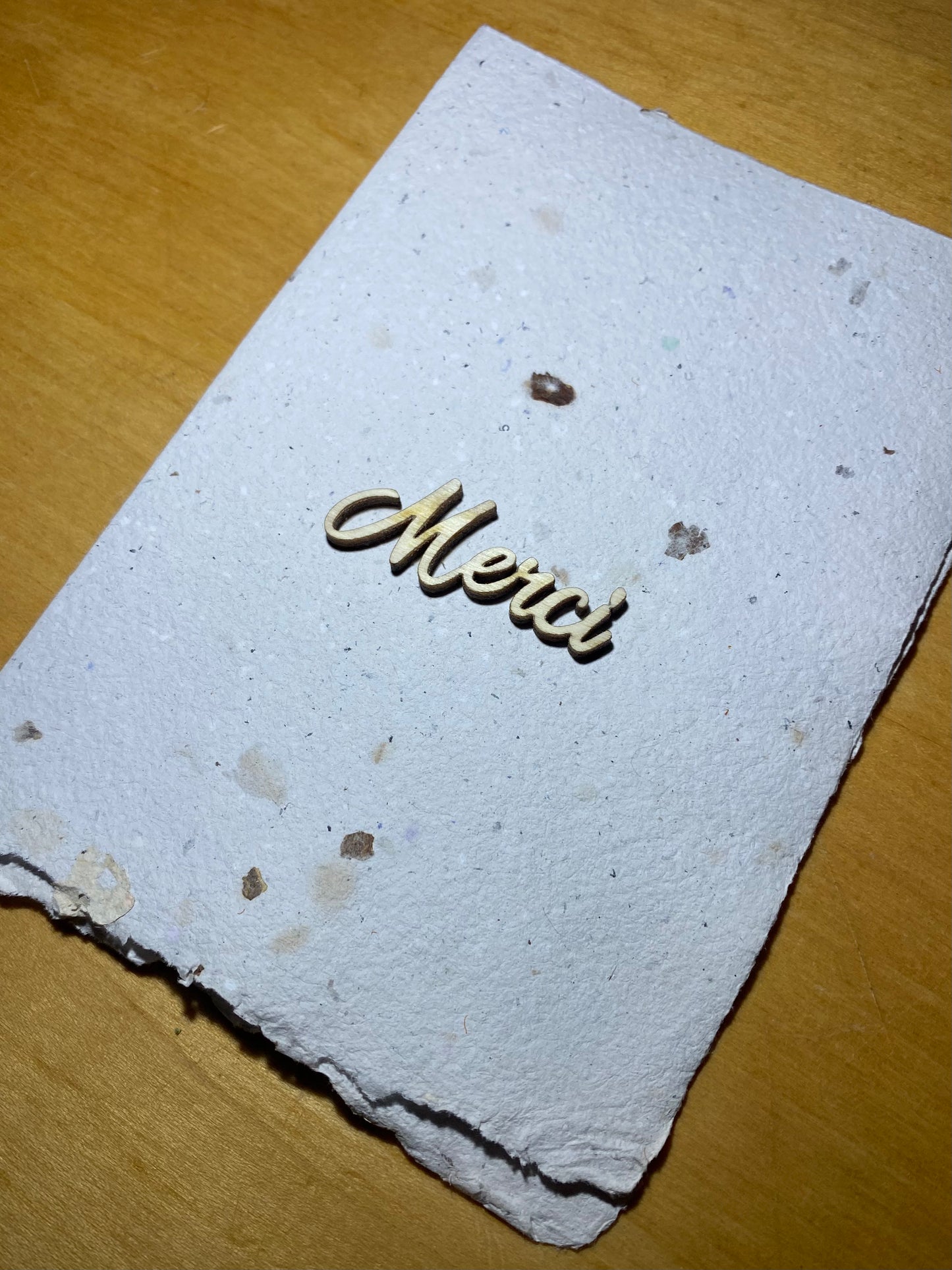 Carte A6 avec texte en bois (Merci)