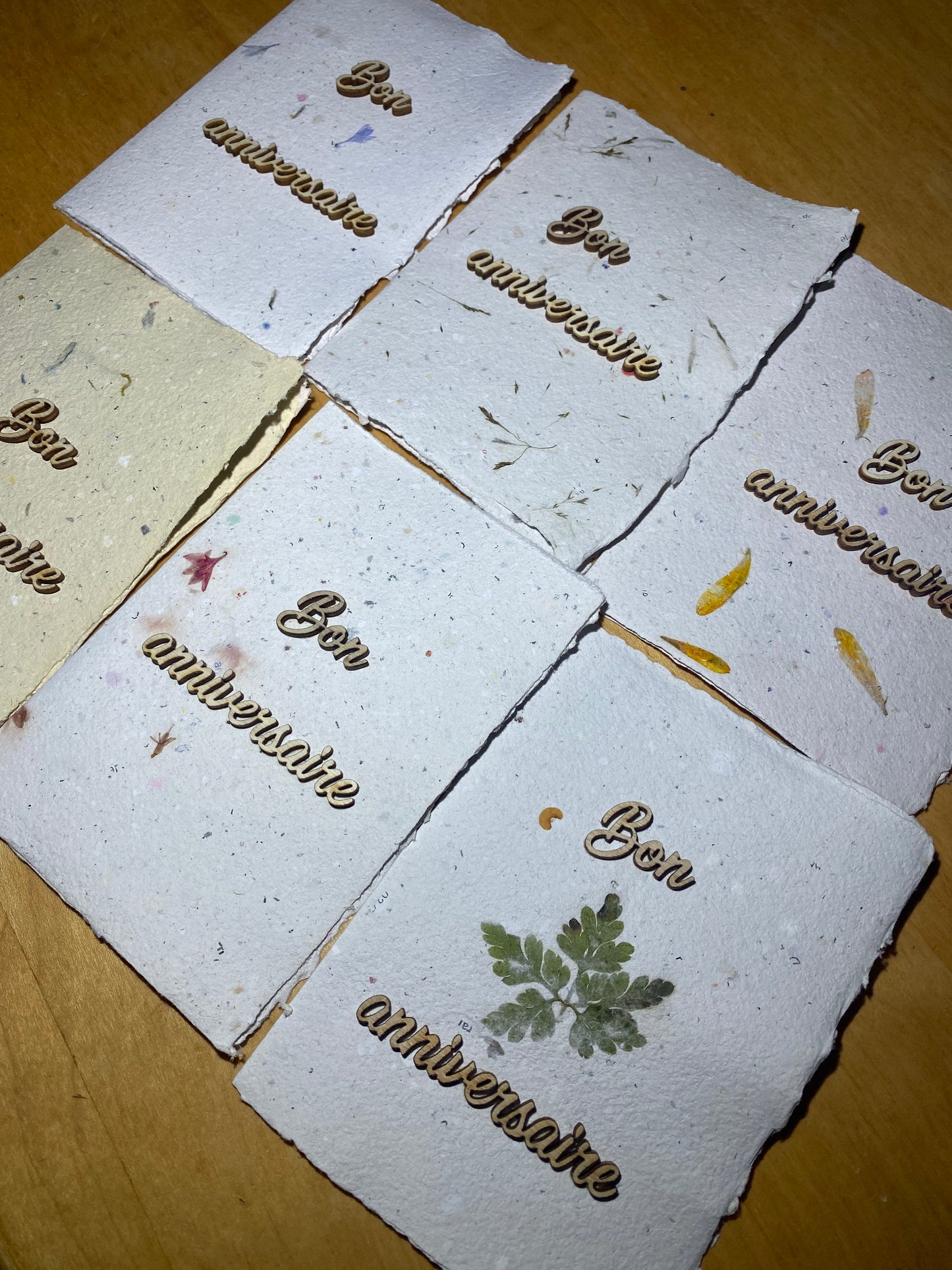 Carte A6 avec texte en bois (Bon anniversaire)