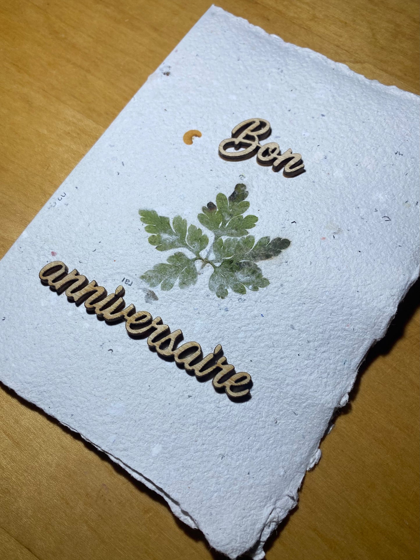 Carte A6 avec texte en bois (Bon anniversaire)