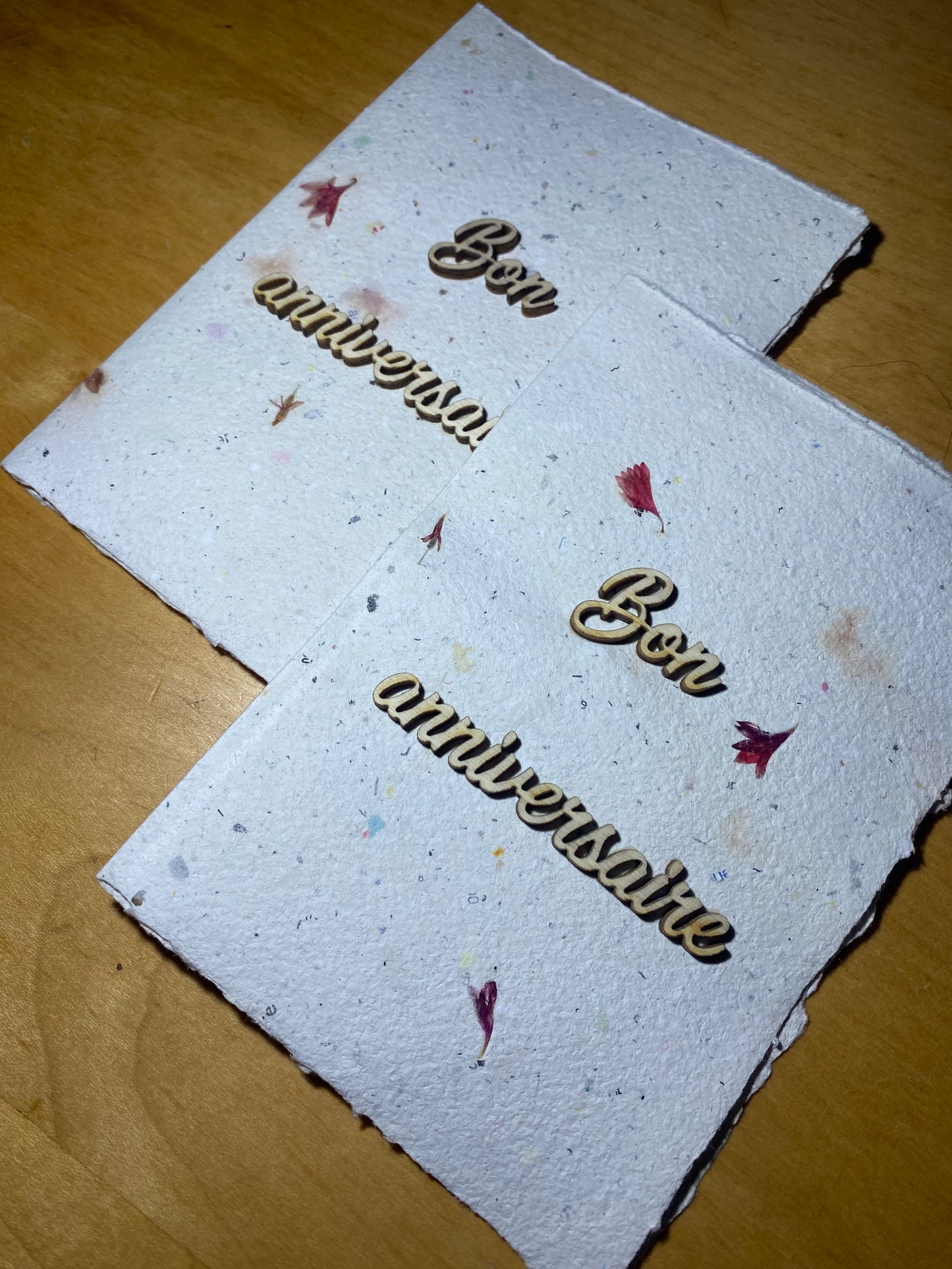 Carte A6 avec texte en bois (Bon anniversaire)