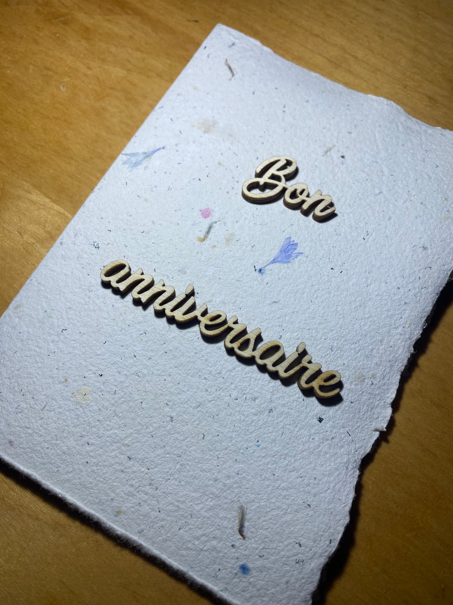 Carte A6 avec texte en bois (Bon anniversaire)